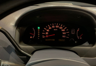 Подержанный автомобиль Toyota Raum 2000 года (13 фото)