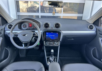 Подержанный автомобиль Jetta VA3 2023 года (14 фото)