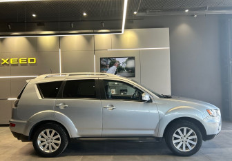 Подержанный автомобиль Mitsubishi Outlander 2010 года (5 фото)