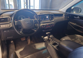Подержанный автомобиль Kia Sorento 2018 года (11 фото)