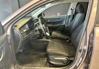 Подержанный автомобиль Kia Rio Sedan 2019 года (10 фото)