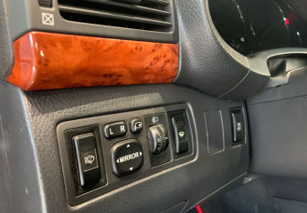 Подержанный автомобиль Toyota Avensis Sedan 2004 года (13 фото)