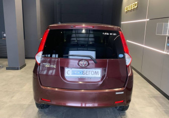 Подержанный автомобиль Toyota Passo Sette 2009 года (6 фото)