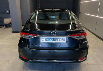Подержанный автомобиль Toyota Corolla Sedan 2019 года (4 фото)