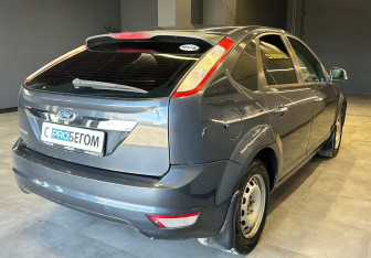 Подержанный автомобиль Ford Focus Hatchback 2010 года (6 фото)