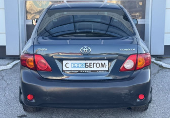 Подержанный автомобиль Toyota Corolla Sedan 2007 года (6 фото)