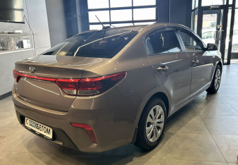 Подержанный автомобиль Kia Rio Sedan 2019 года (6 фото)