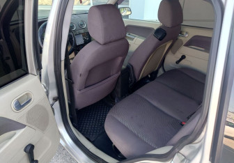 Подержанный автомобиль Ford Fusion 2006 года (5 фото)