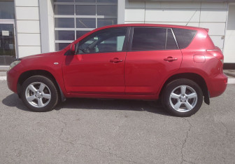 Подержанный автомобиль Toyota RAV4 2006 года (2 фото)