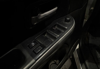 Подержанный автомобиль Suzuki Grand Vitara 2008 года (12 фото)