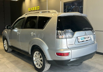 Подержанный автомобиль Mitsubishi Outlander 2010 года (6 фото)