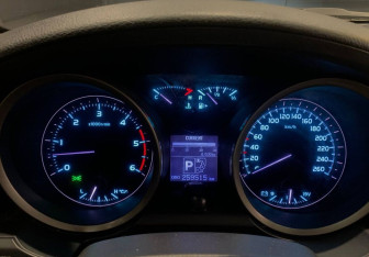 Подержанный автомобиль Toyota Land Cruiser Suv 2009 года (19 фото)