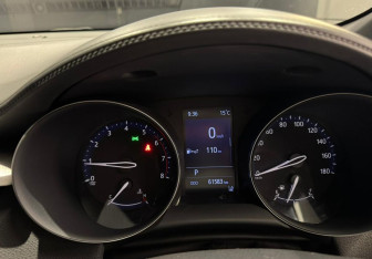 Подержанный автомобиль Toyota C-HR 2020 года (12 фото)