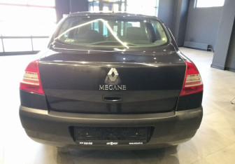 Подержанный автомобиль Renault Megane Sedan 2008 года (7 фото)