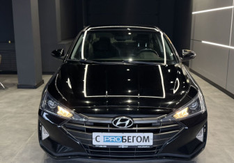 Подержанный автомобиль Hyundai Elantra Sedan 2019 года (3 фото)