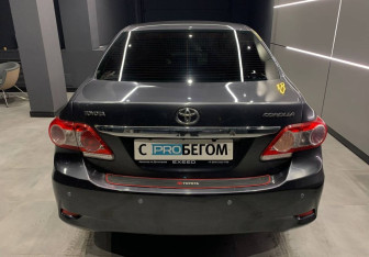 Подержанный автомобиль Toyota Corolla Sedan 2011 года (7 фото)