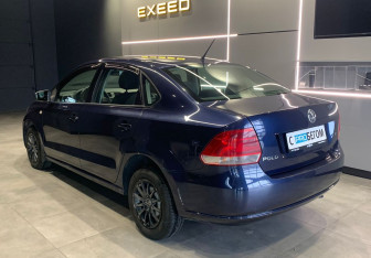 Подержанный автомобиль Volkswagen Polo Sedan 2013 года (7 фото)