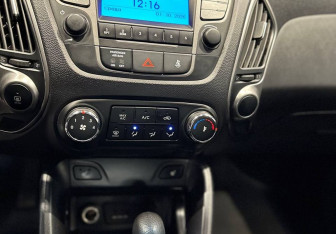 Подержанный автомобиль Hyundai ix35 2014 года (14 фото)