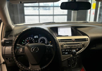 Подержанный автомобиль Lexus RX 2011 года (15 фото)