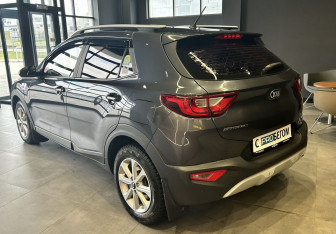 Подержанный автомобиль Kia Stonic 2019 года (7 фото)