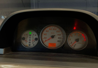 Подержанный автомобиль Nissan X-Trail 2002 года (12 фото)