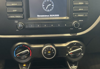 Подержанный автомобиль Kia Rio Sedan 2019 года (14 фото)