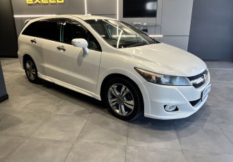 Подержанный автомобиль Honda Stream 2009 года (5 фото)