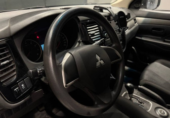 Подержанный автомобиль Mitsubishi Outlander 2012 года (8 фото)