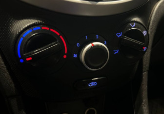 Подержанный автомобиль Hyundai Solaris Sedan 2012 года (9 фото)