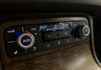 Подержанный автомобиль Volkswagen Touareg 2015 года (16 фото)