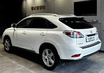 Подержанный автомобиль Lexus RX 2011 года (13 фото)