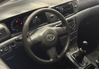 Подержанный автомобиль Toyota Corolla Sedan 2006 года (9 фото)