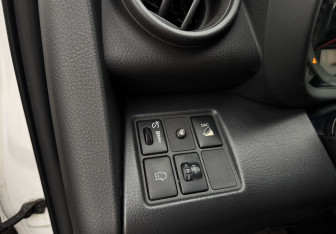 Подержанный автомобиль Toyota RAV4 2011 года (13 фото)
