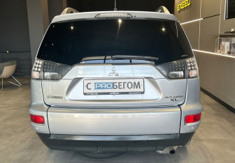 Подержанный автомобиль Mitsubishi Outlander 2010 года (7 фото)