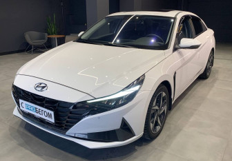 Подержанный автомобиль Hyundai Elantra Sedan 2020 года (4 фото)