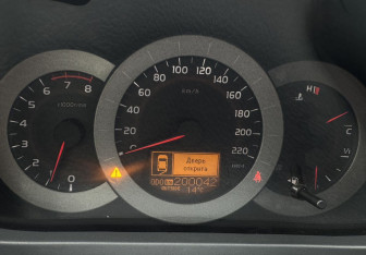 Подержанный автомобиль Toyota RAV4 2011 года (12 фото)