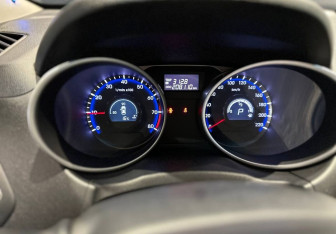 Подержанный автомобиль Hyundai ix35 2014 года (13 фото)