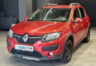Подержанный автомобиль Renault Sandero 2016 года (2 фото)