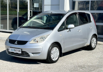 Подержанный автомобиль Mitsubishi Colt Hatchback 2010 года (3 фото)