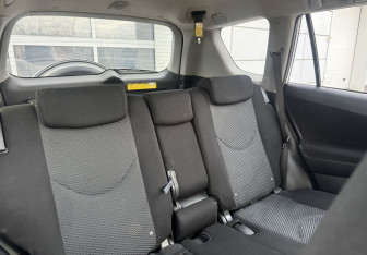 Подержанный автомобиль Toyota RAV4 2011 года (15 фото)