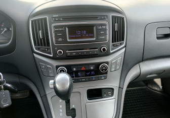 Подержанный автомобиль Hyundai H-1 2020 года (16 фото)